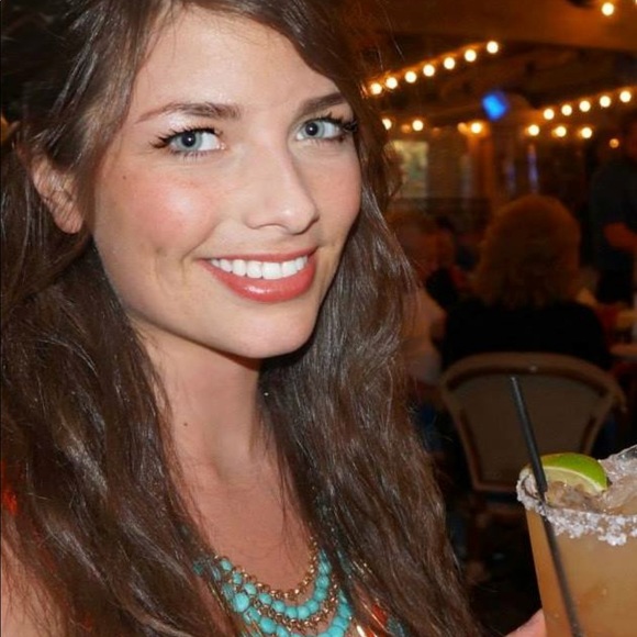 Meet your Posher, Allison - Picture 2 of 2